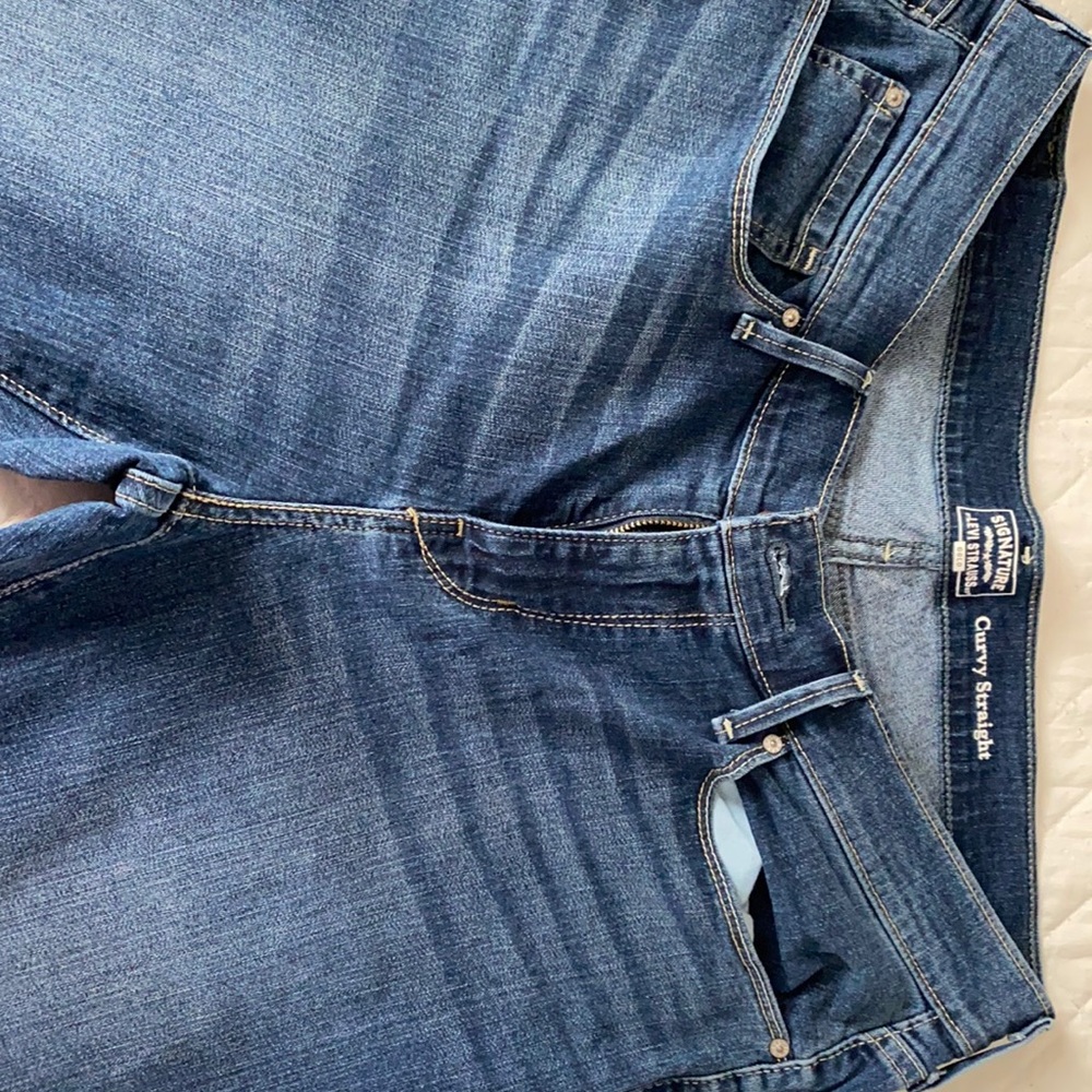 Women's Levi Jeans
